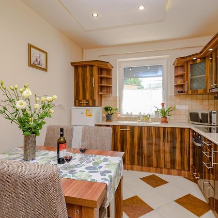 Illes Apartmanok I. Hajdúszoboszló Exteriör bild