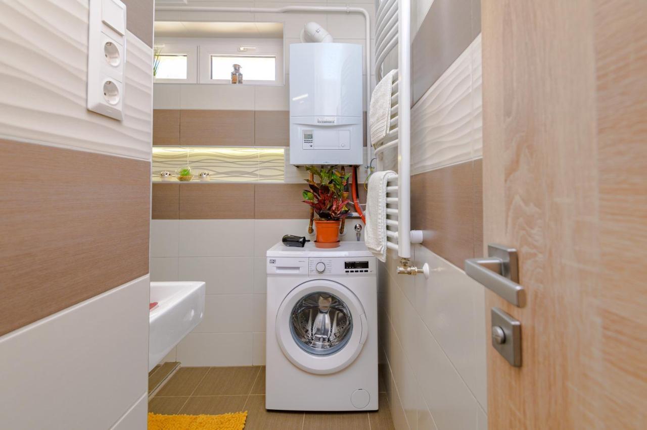 Illes Apartmanok I. Hajdúszoboszló Exteriör bild