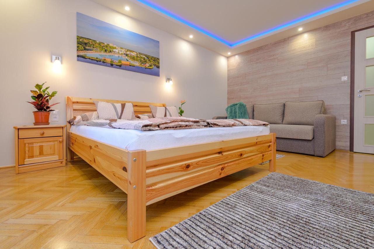 Illes Apartmanok I. Hajdúszoboszló Exteriör bild