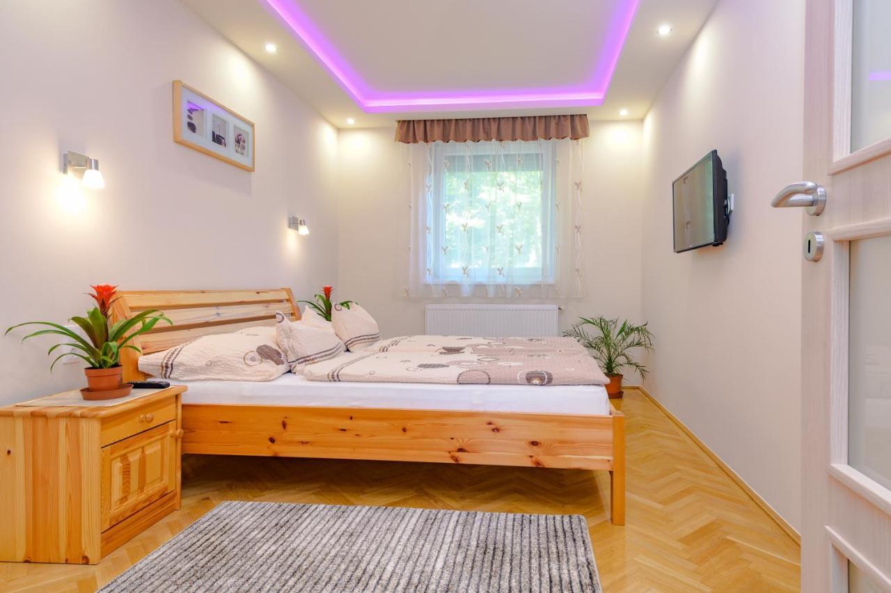 Illes Apartmanok I. Hajdúszoboszló Exteriör bild